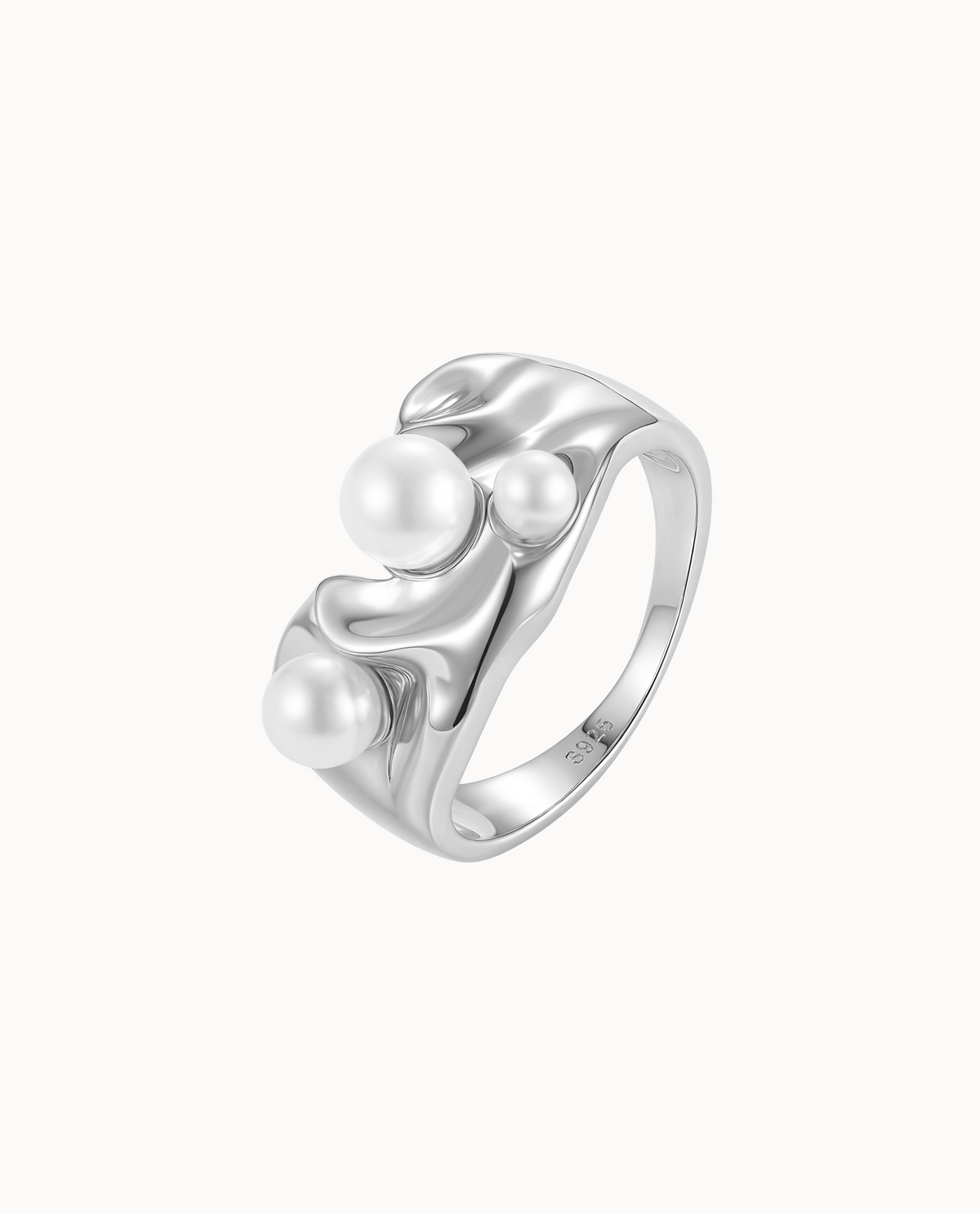 Adella Ring aus 925er Sterlingsilber mit drei Perlen im welligen Design