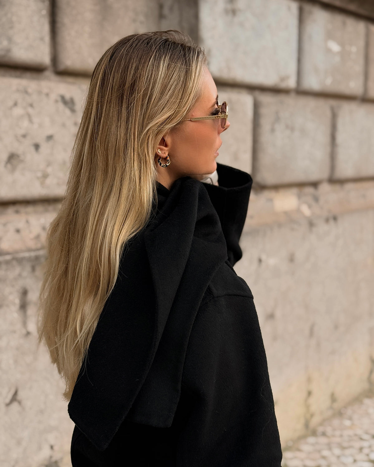 Adriana earrings with sculptural, soft curves in a gold-plated version