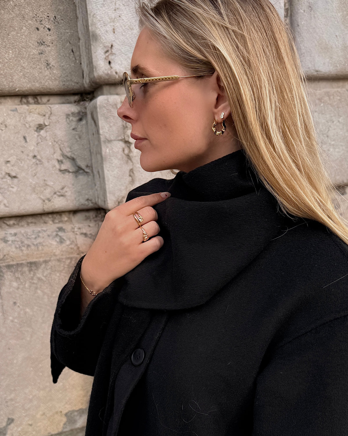 Adriana earrings in a gold-plated design with a twisted hoop shape