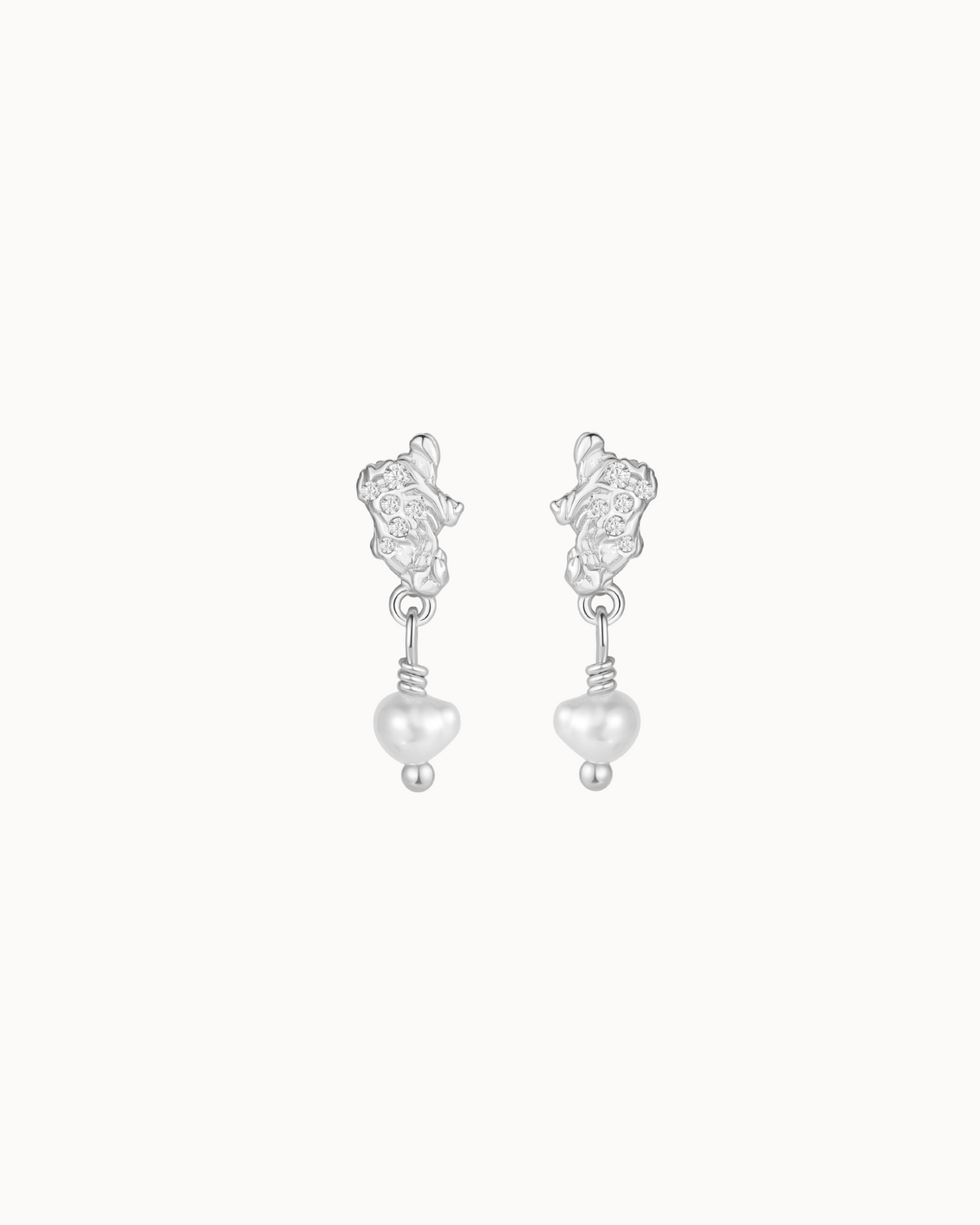 Ainoa oorknopjes in 925 sterling zilver met zirkonen en kleine zoetwaterparels