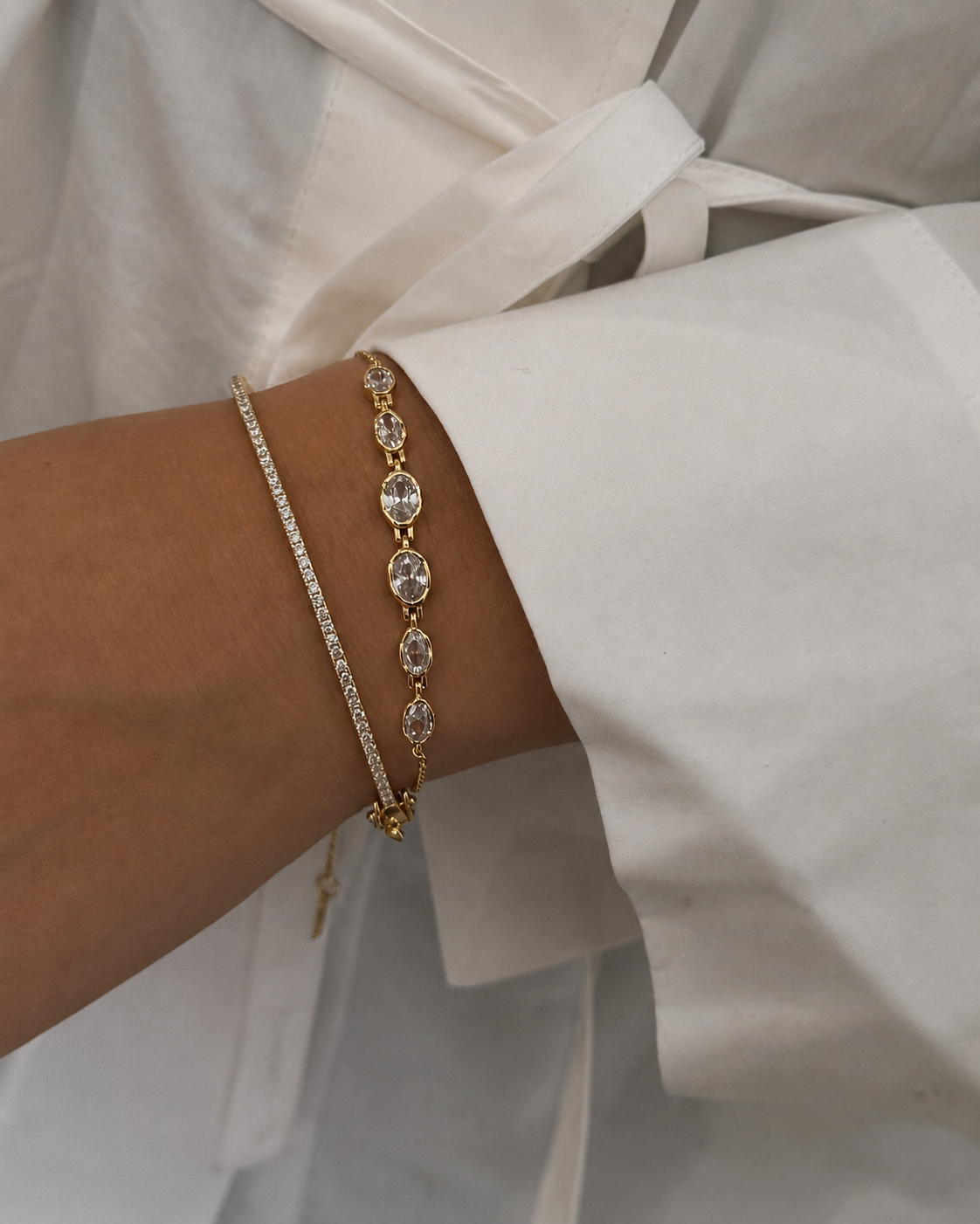 Akhen Armband aus vergoldetem Sterlingsilber – ovale Zirkone und organische Struktur