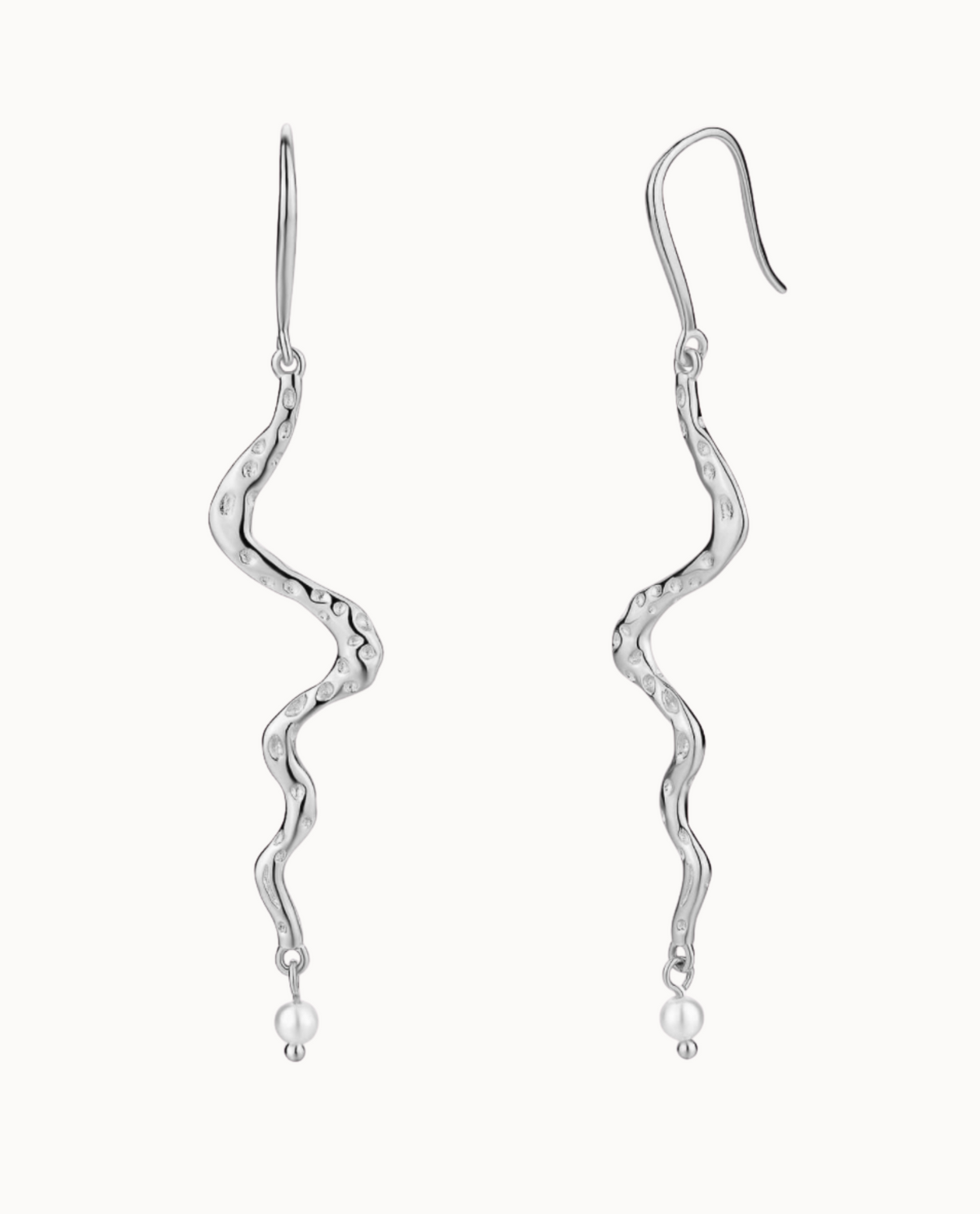 Alana Earrings in 925 sterling zilver met golvende details en zoetwaterparel