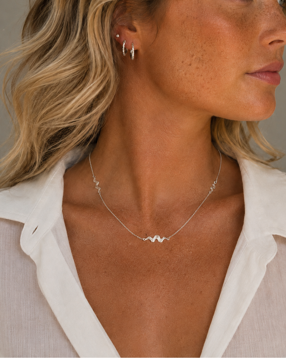 Amani necklace in sterling silver – wavy pendant inspired by the movements of the sea