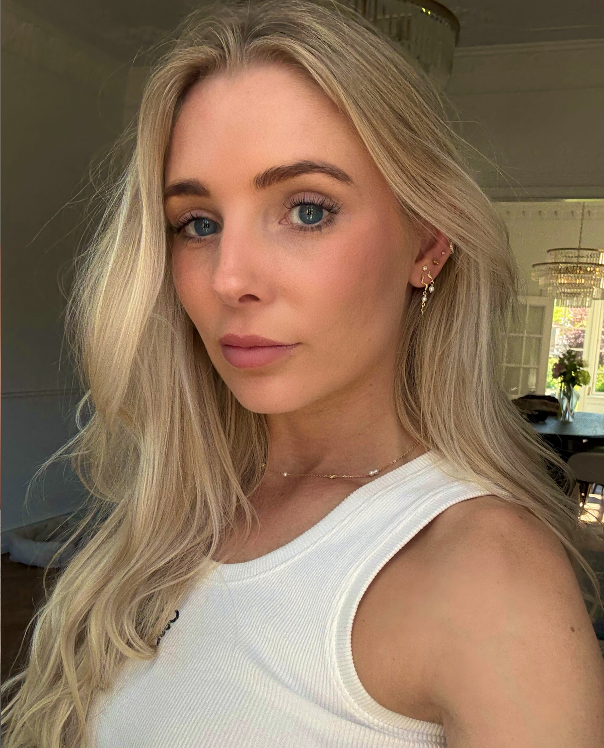 Aquarius Earrings, Kai Petite Studs und Ember Necklace aus 18K vergoldetem Sterlingsilber