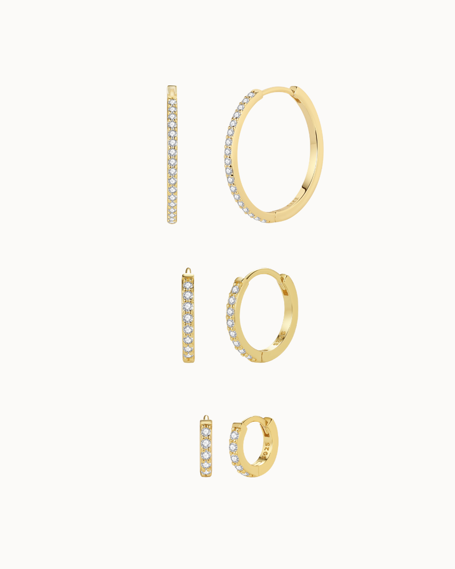 Aquila Earrings Stack Set med creoler i M, S og XS i forgyldt sterlingsølv med zirkoner