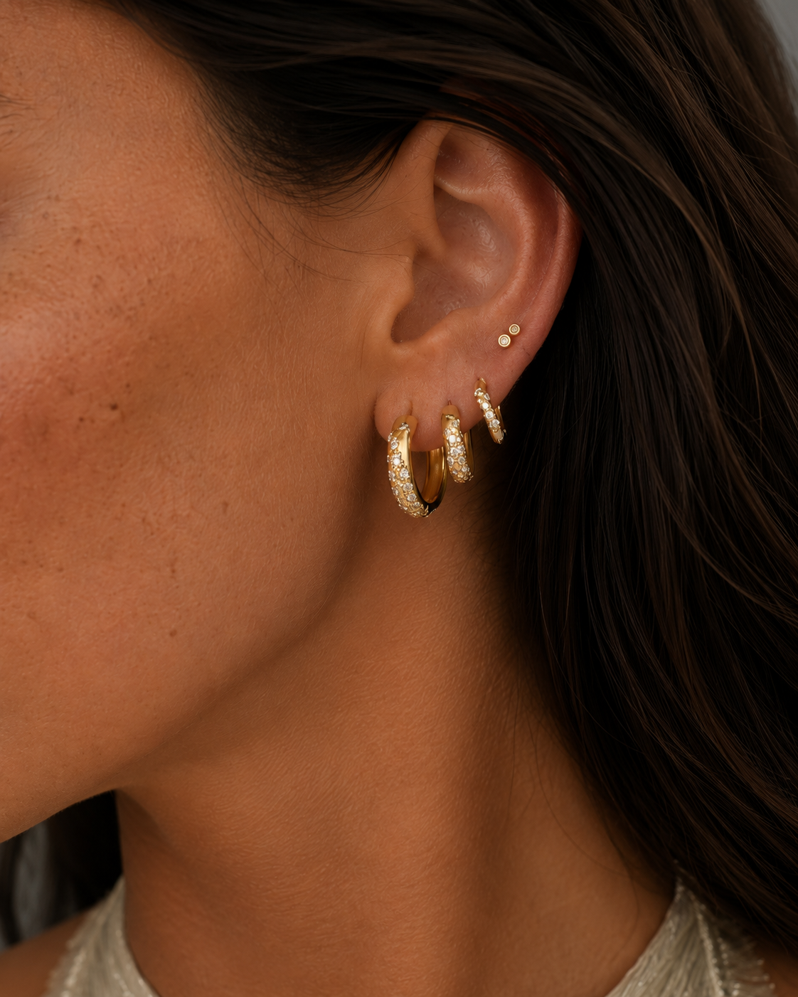 Astra Earrings i 18K forgyldt sterlingsølv – chunky hoops med klare zirkoner