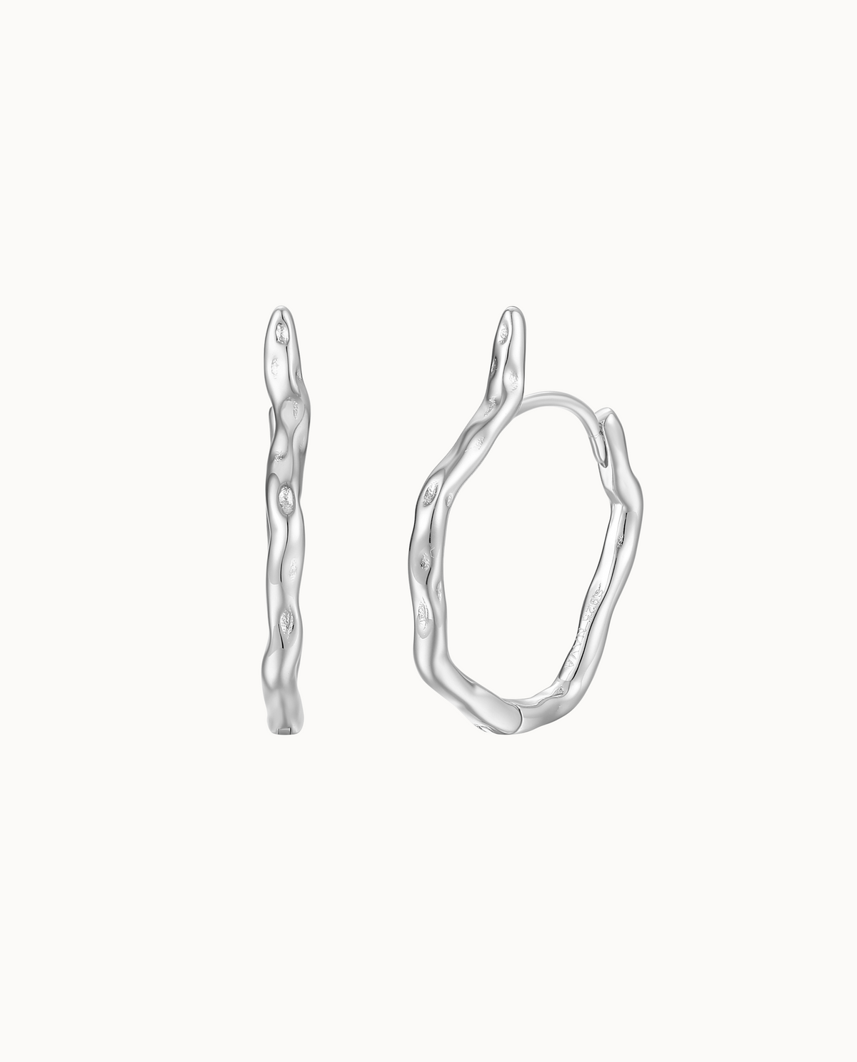 Attina Ohrringe aus 925er Sterlingsilber mit welliger Creolenform