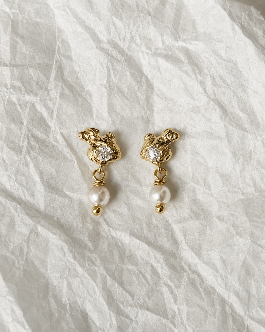 Avani Earrings in gold-plated 925 sterling silver with clear zirconia and pearl