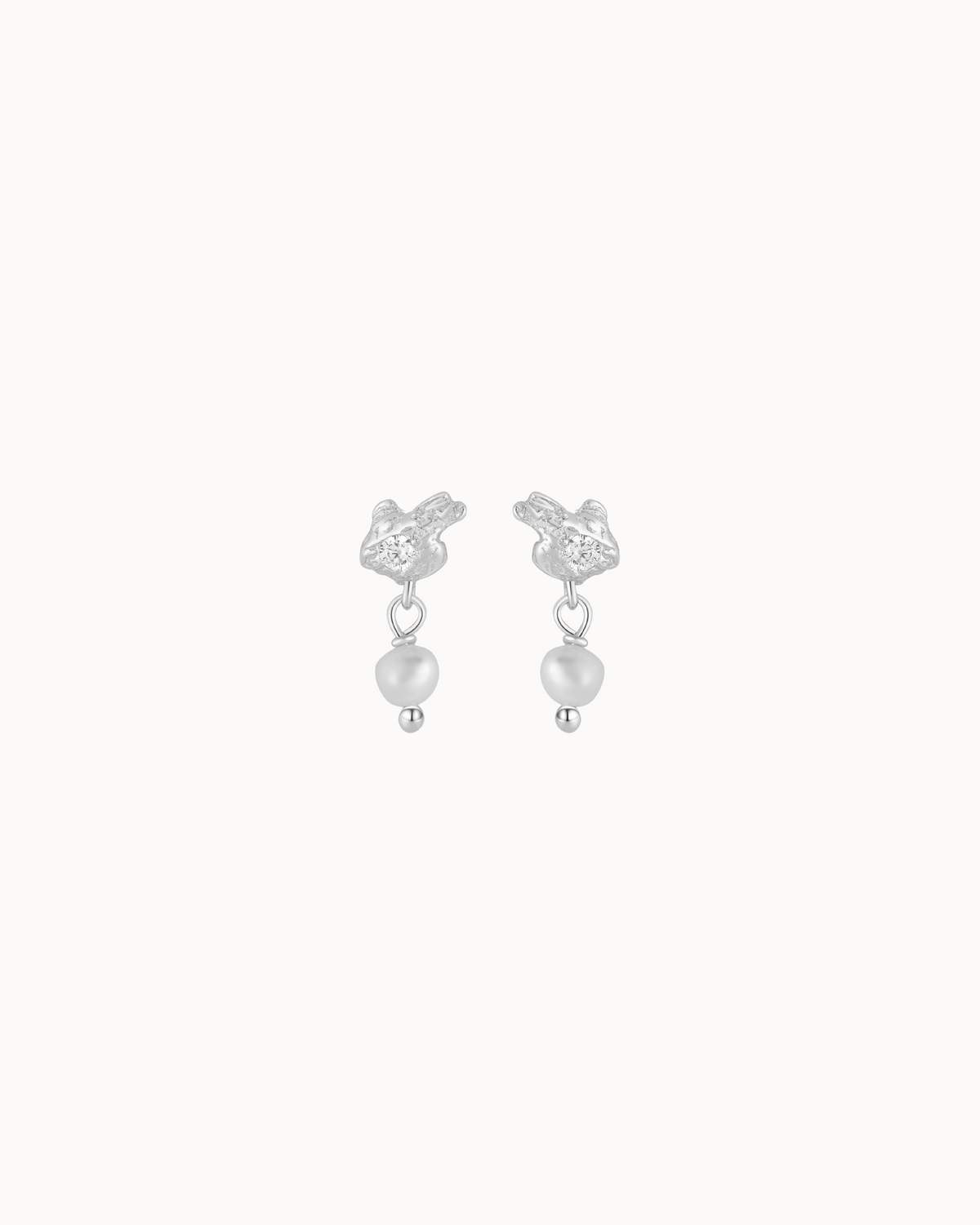 Avani oorknopjes in 925 sterling zilver met zirkoon en kleine zoetwaterparel