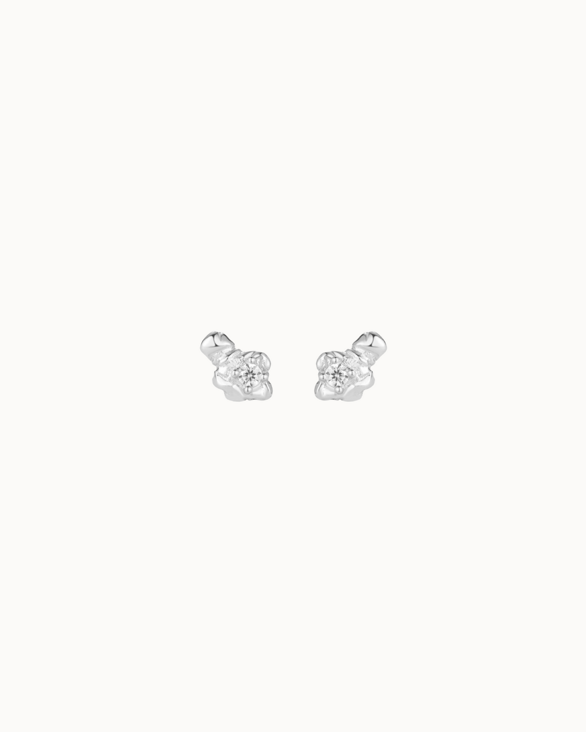 Azure Petite Studs i 925 sterlingsølv fra Elements kollektionen