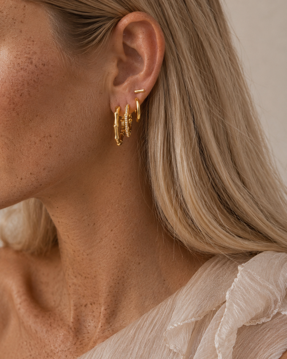 Bao Creolen aus 18K vergoldetem 925er Sterlingsilber mit Zirkonen und Bambusdesign