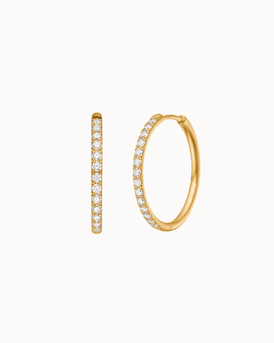 Belle Earrings M, klassieke vergulde creolen van 2 cm met heldere zirkonen