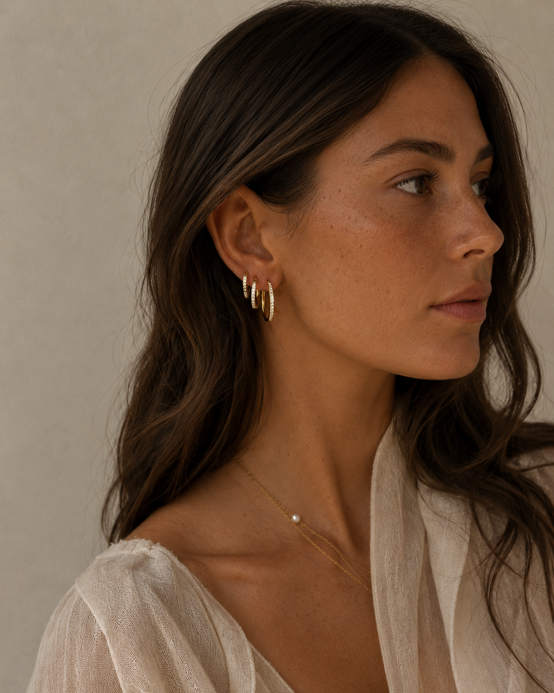 Belle hoops in gold-plated stainless steel with a row of sparkling zirconia