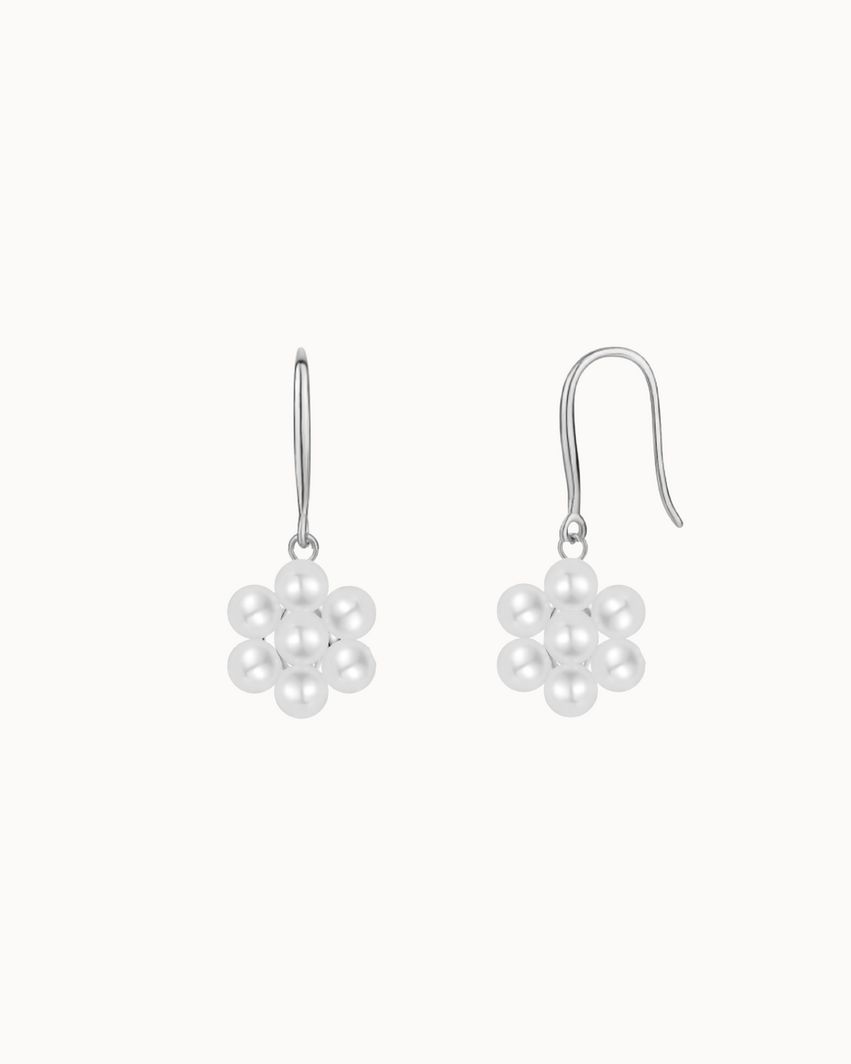 Bellis Earrings in 925 sterling zilver met bloem van schelpparels aan haakje