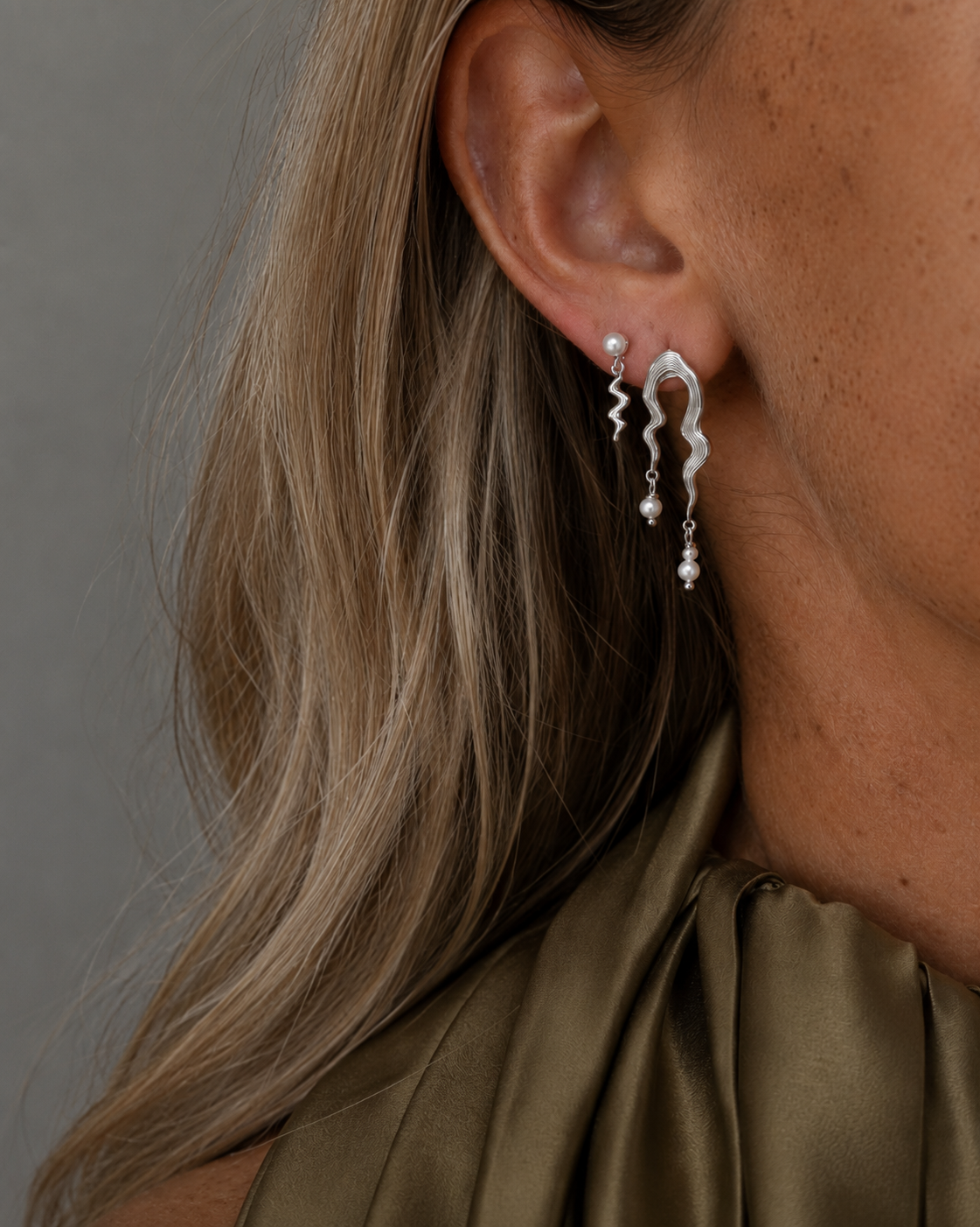 Caer oorbellen in 925 sterling zilver met golvende structuur geïnspireerd door de zee