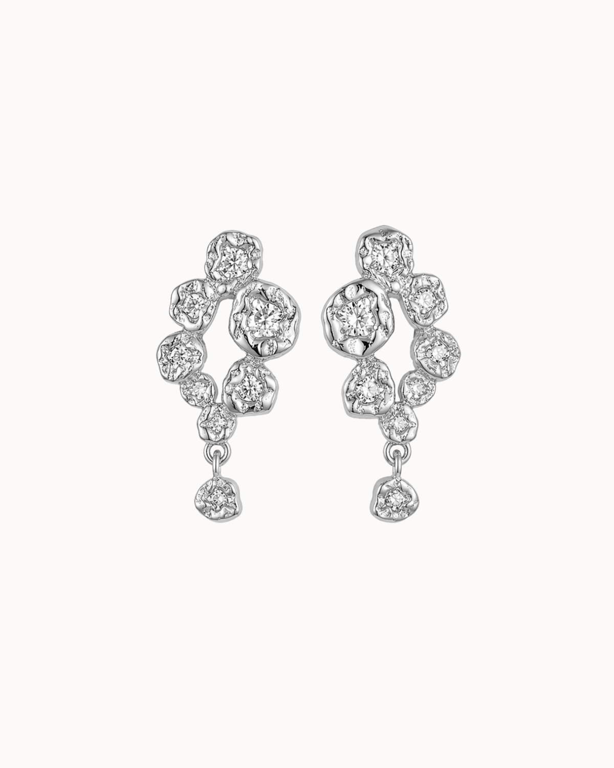 Calima Earrings i 925 sterlingsølv med zirkoner og små vedhæng