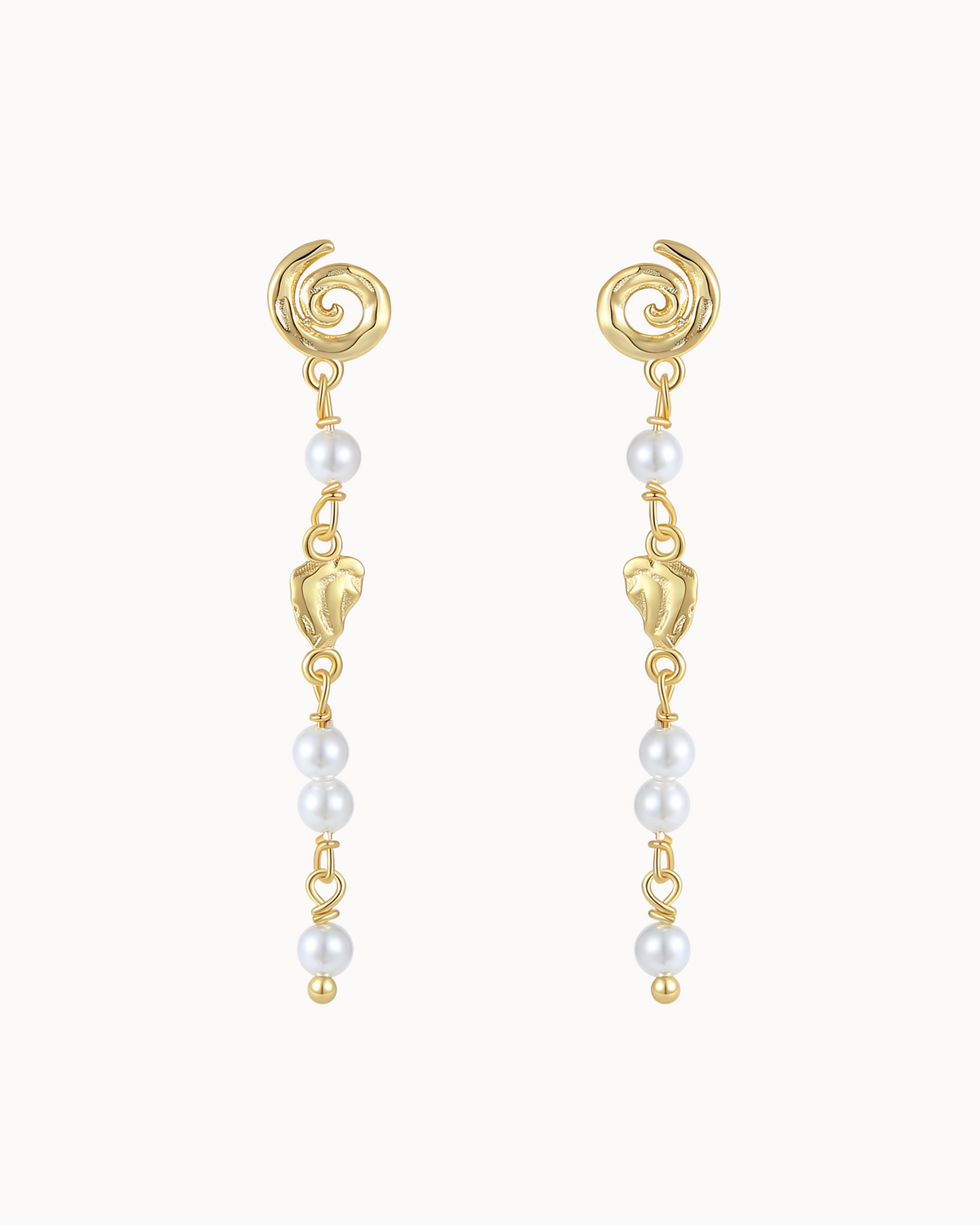 Cayman Earrings – lange øreringe i 18K forgyldt sterlingsølv med små perler