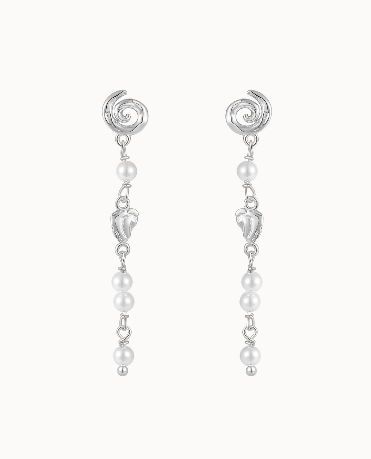 Cayman Earrings – lange Ohrringe aus 925er Sterlingsilber mit kleinen Perlen