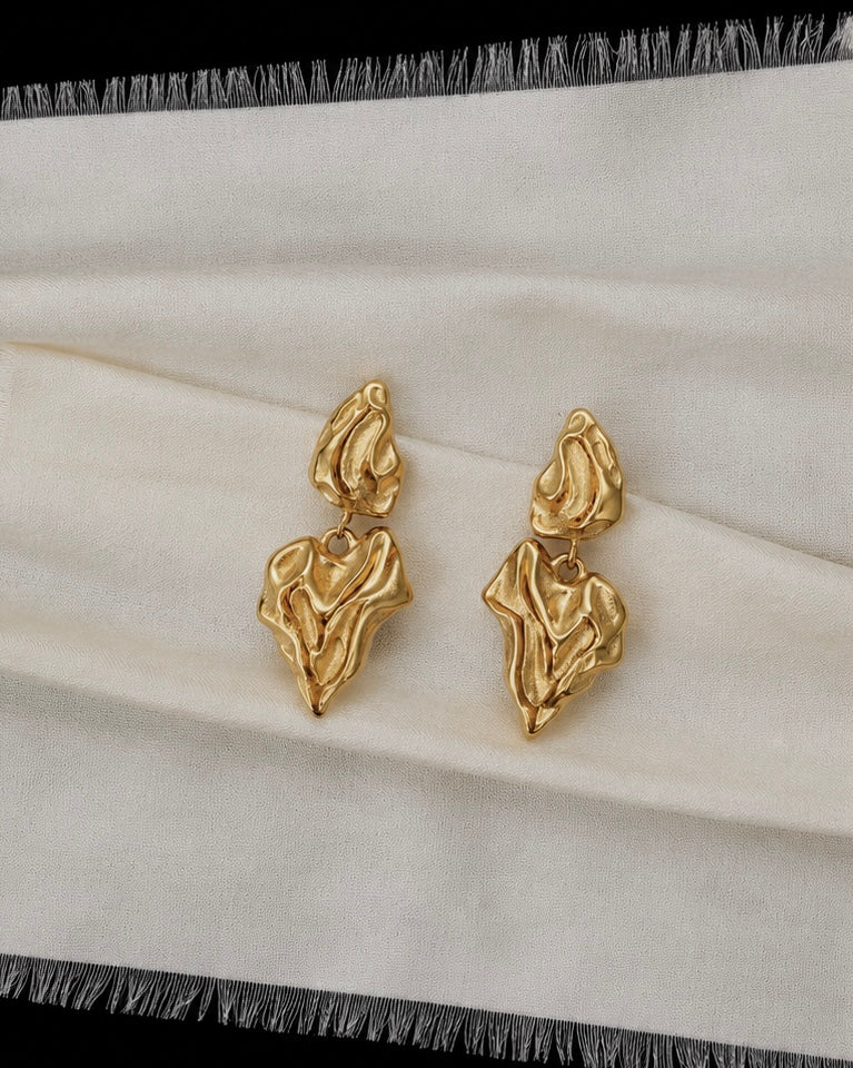 Crush Earrings van waterbestendig roestvrij staal met organisch, artistiek ontwerp