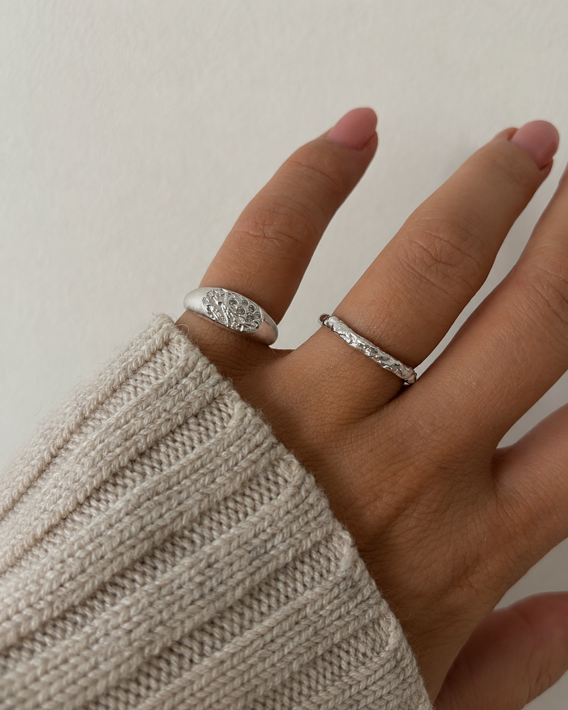 Cyra ring in 925 sterling silver – simple ring with a natural look
