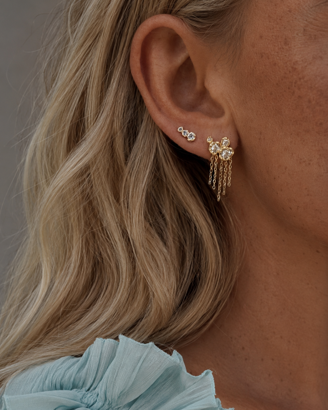Dione Earrings in 18K gold-plated sterling silver with zirconia and movable chains