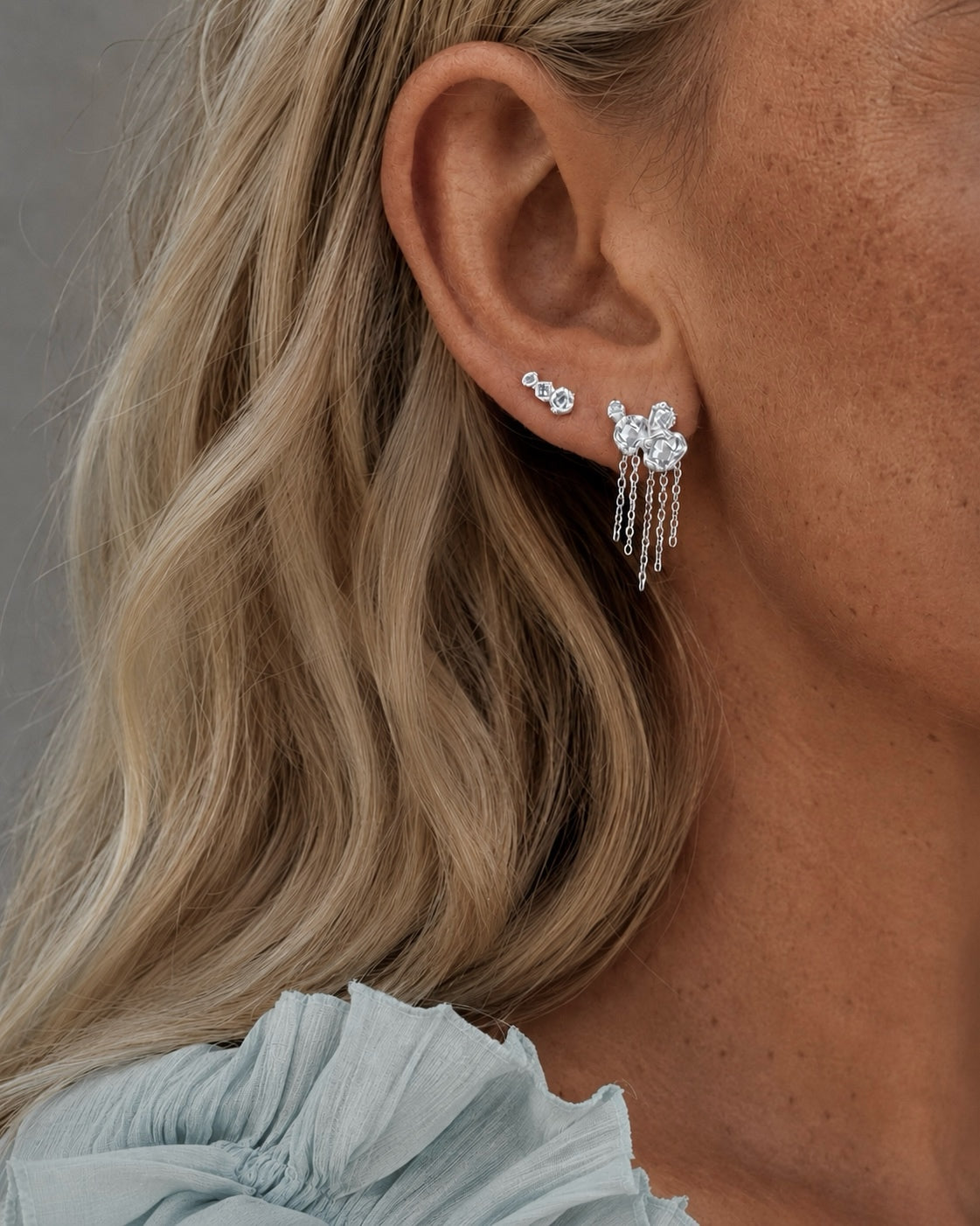 Dione Earrings aus 925er Sterlingsilber mit Zirkonen und beweglichen Ketten