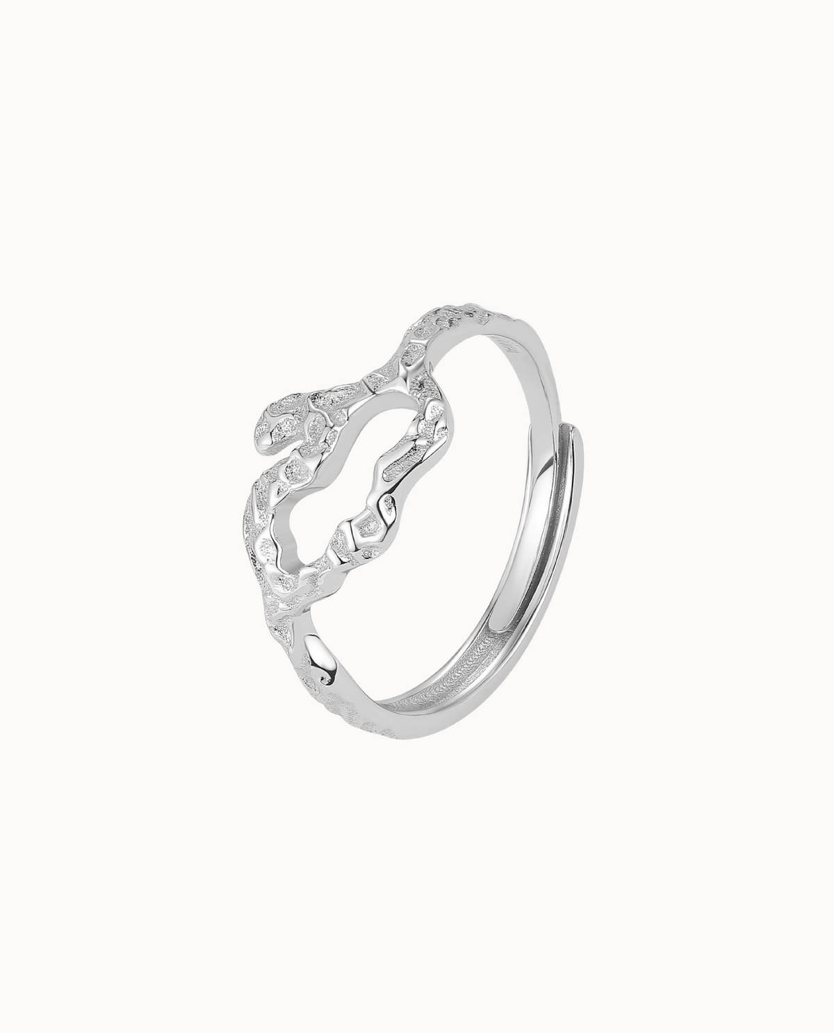 Doris Ring in 925 sterling zilver – verstelbare ring met open ontwerp en gehamerd oppervlak