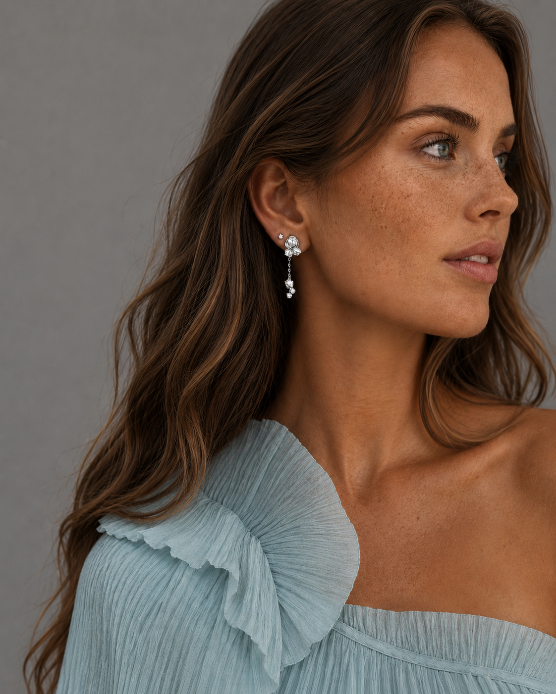 Elara earrings in sterling silver with discreet pendant