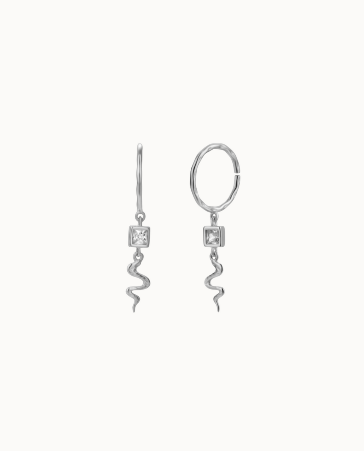 Eulalie Earrings in 925 sterling zilver – creolen met vierkante zirkoon en gedraaide details