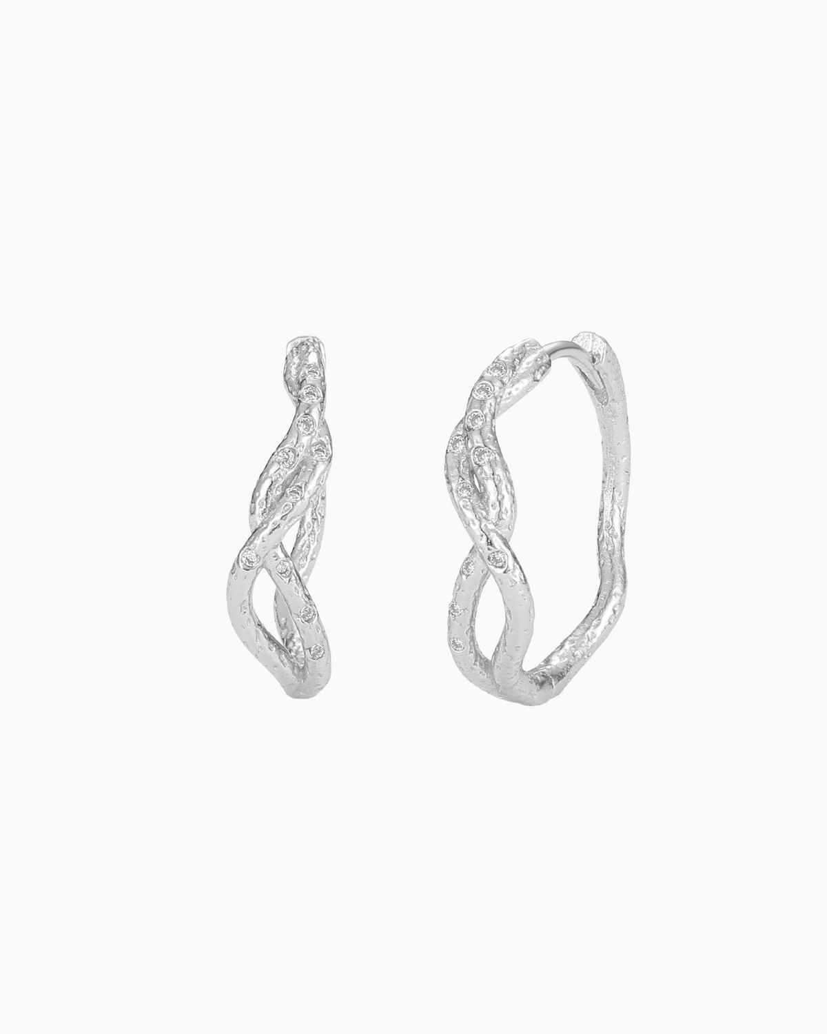Fang Ohrringe aus 925er Sterlingsilber mit gedrehtem Design und klaren Zirkonen