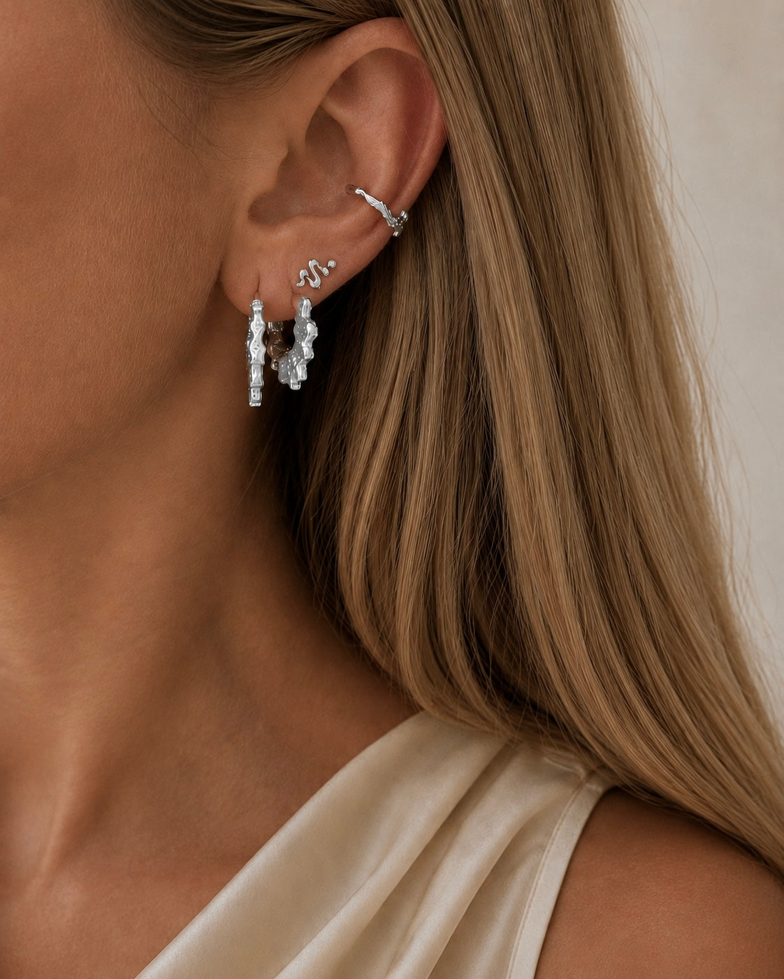 Fani ear cuff med chunky, organisk form i sterlingsølv
