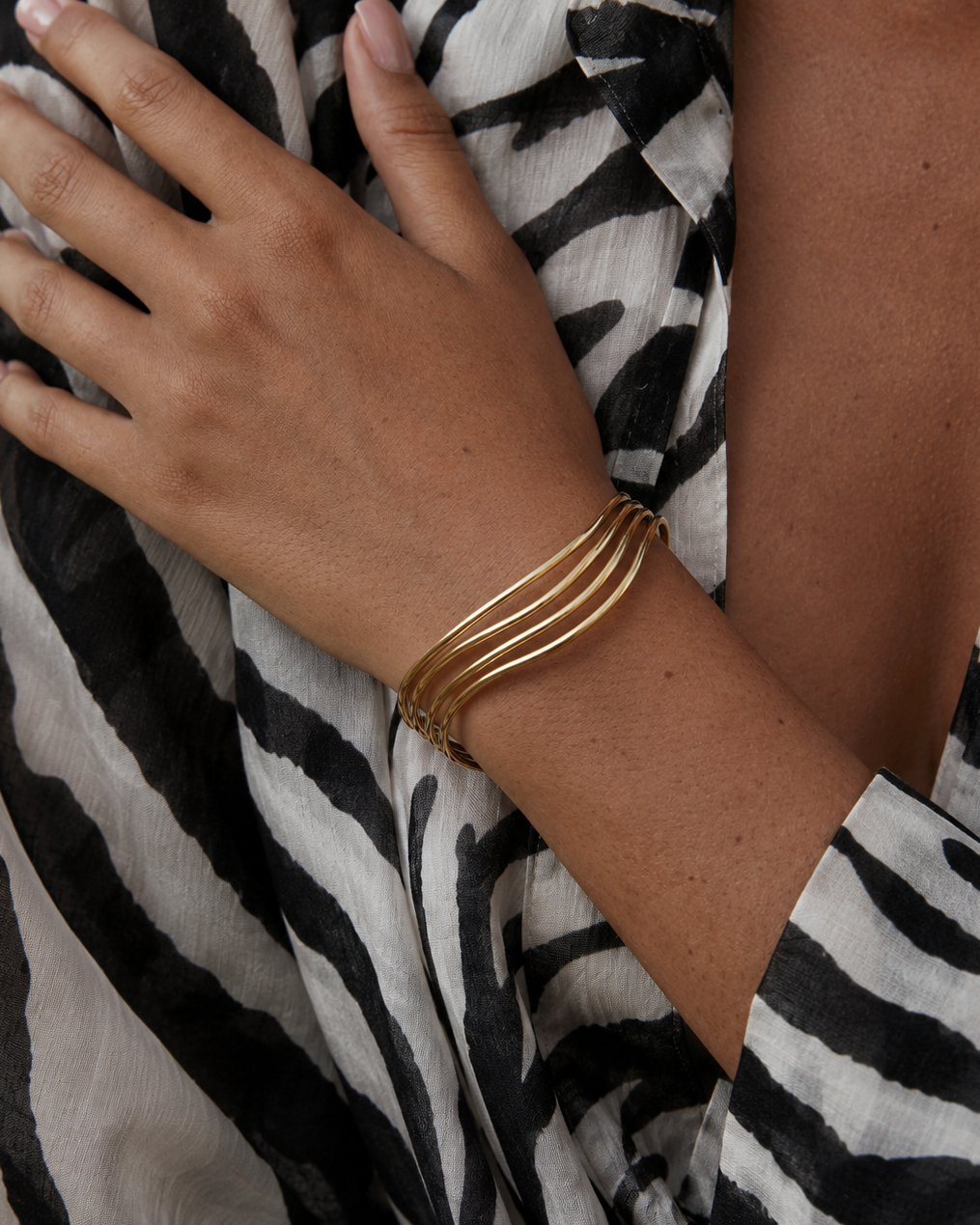 Vergoldeter Flown Bangle mit dynamischem Look
