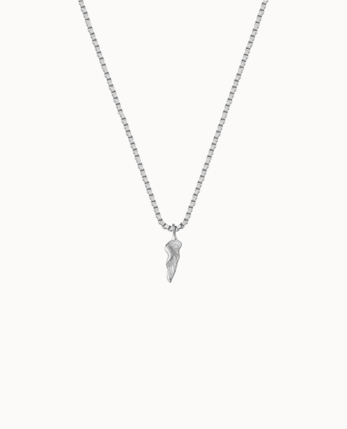 Hirenaga Necklace i 925 sterlingsølv med lille vedhæng formet som koi karpens hale
