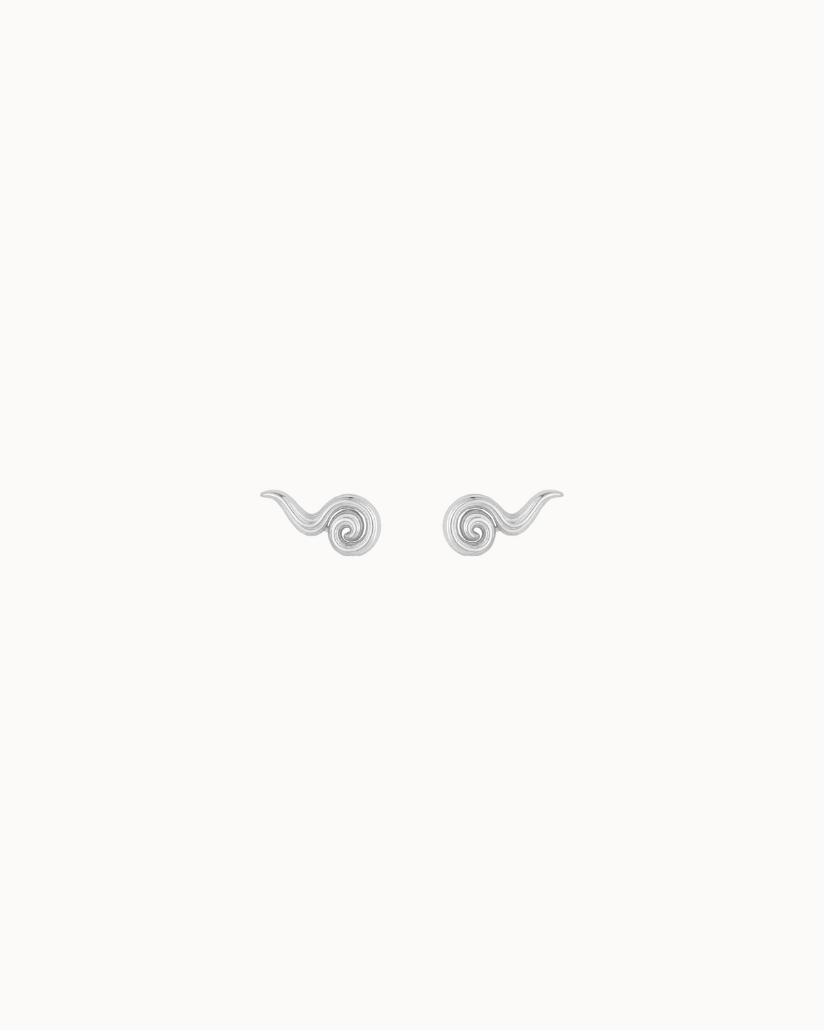 Joya Petite oorknopjes in 925 sterling zilver met fijne golvende structuur