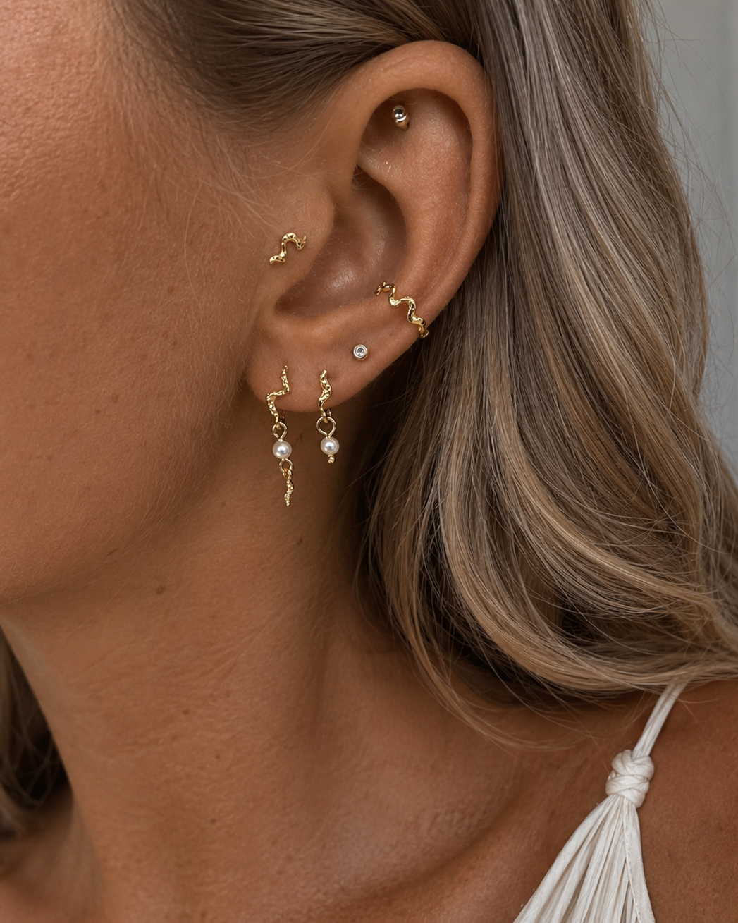 Kai Petite Studs in 18K gold-plated 925 sterling silver with dangling mother-of-pearl beads
