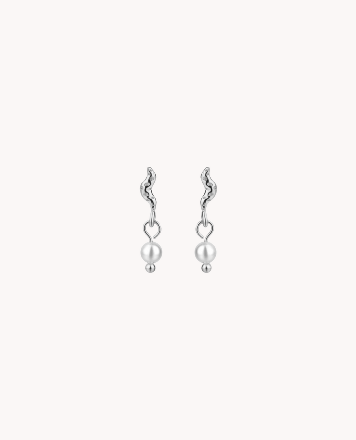 Kai Petite Studs in 925 sterling zilver – kleine oorknopjes met parelmoeren kralen