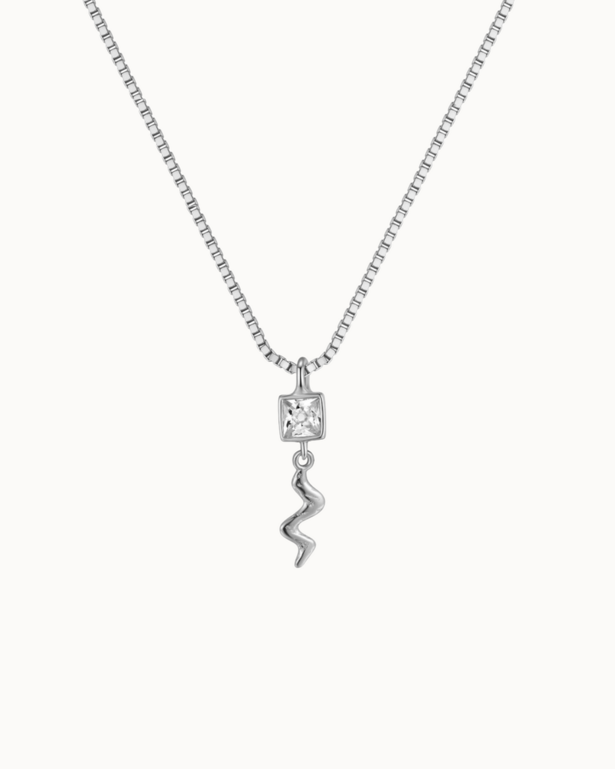 Keziah Necklace aus 925er Sterlingsilber mit kubischem Zirkon und gedrehten Details
