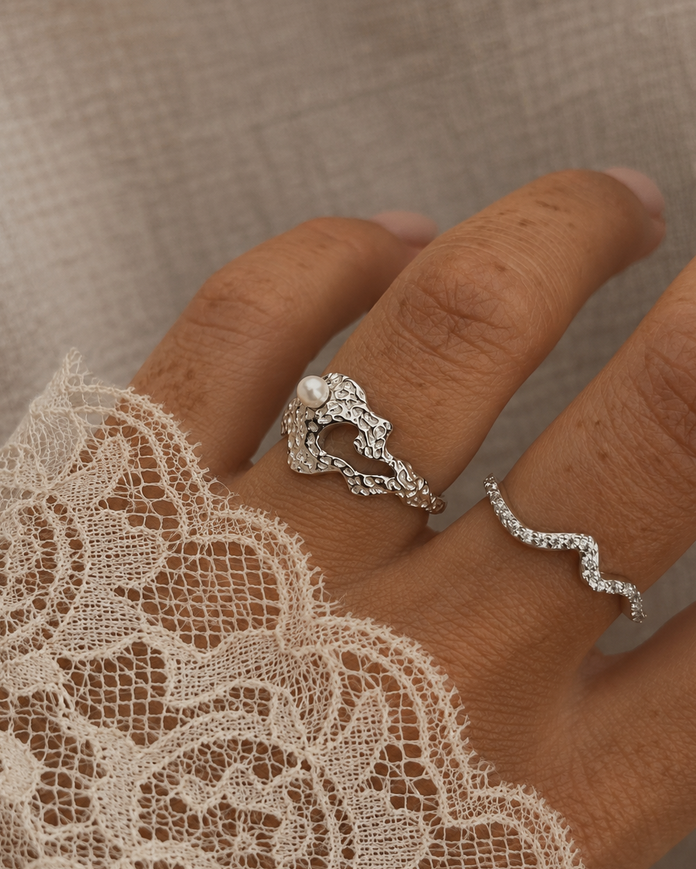 Enchanting Larissa ring in 925 sterling silver set with zirconia