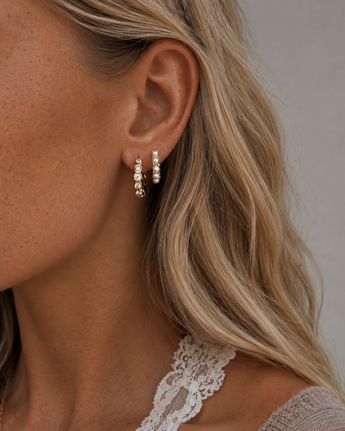 Luce og Penina Earrings i forgyldt rustfrit stål stylet sammen