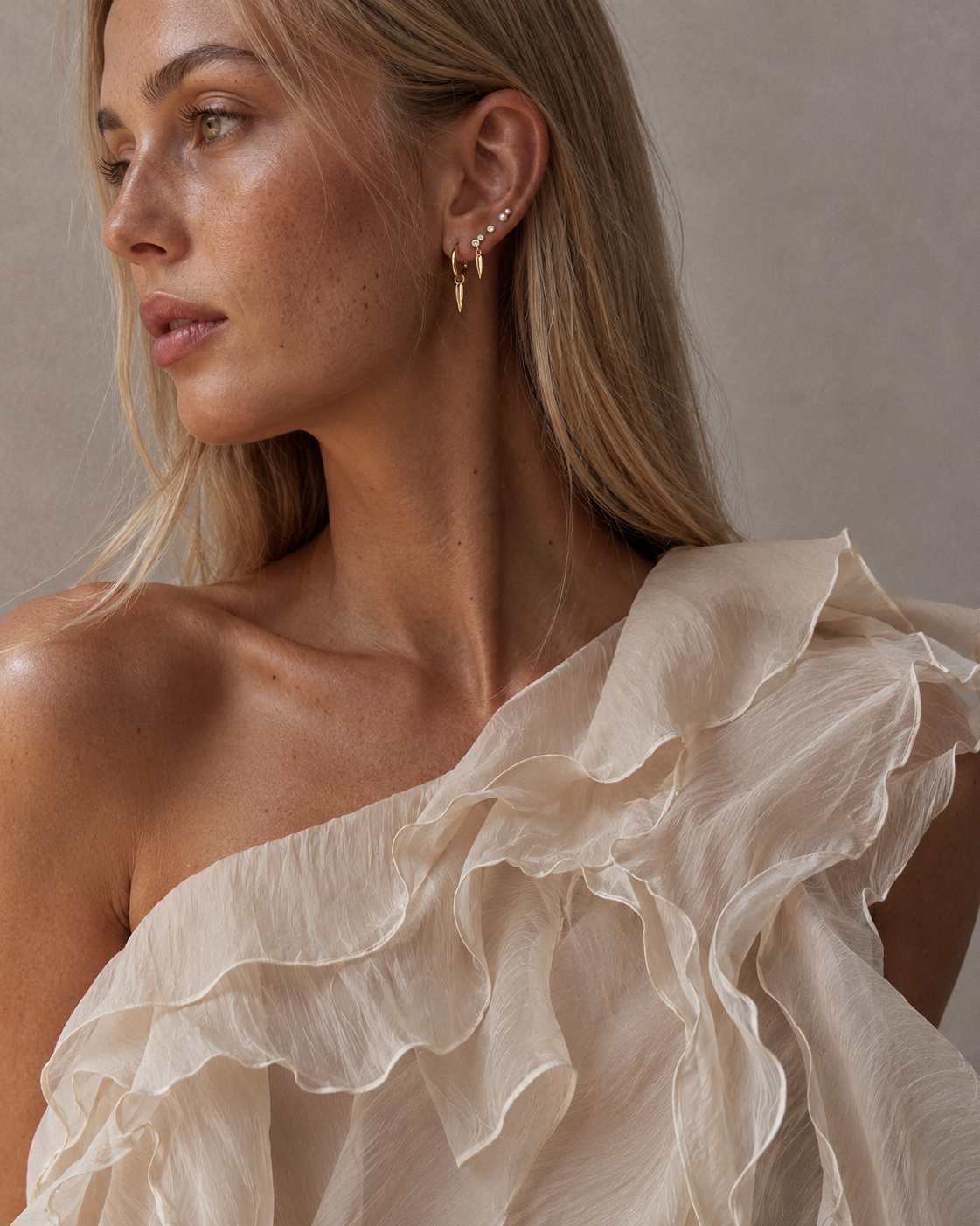 Luli Earrings, forgylte klikk-creoler fra Bamboo kolleksjonen