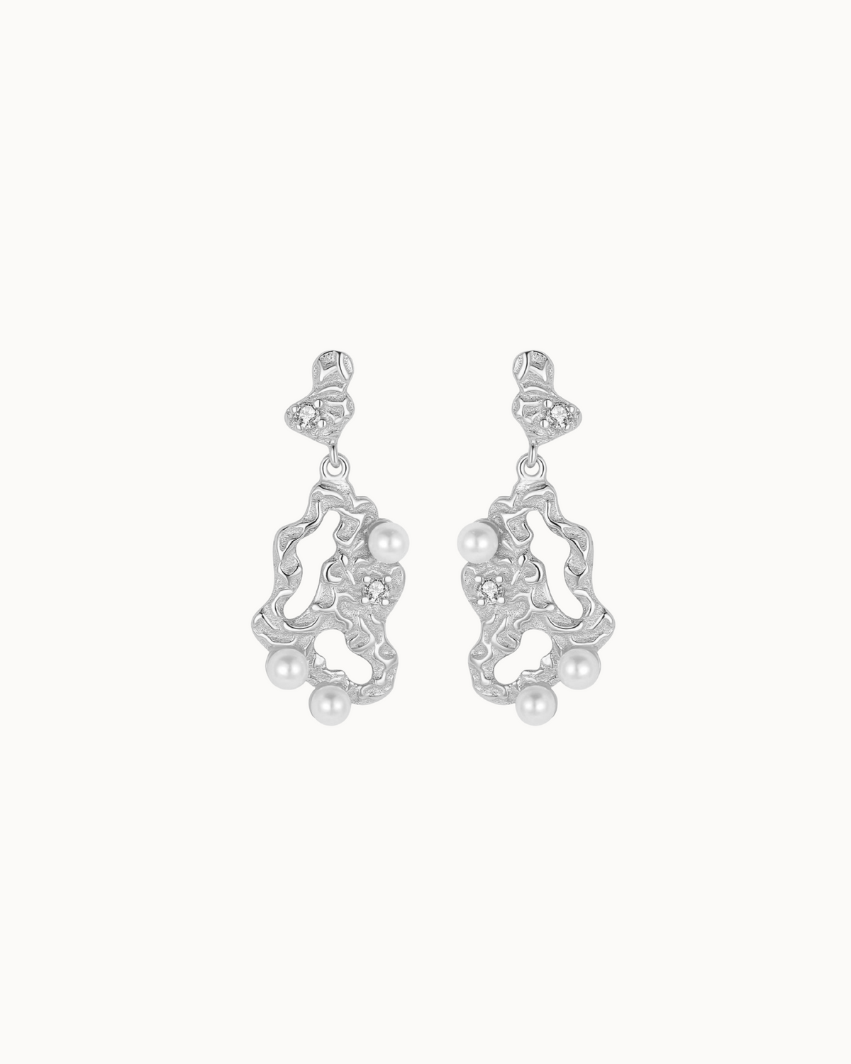 Makara Earrings in 925 sterling zilver – statement-oorbel met parels en zirkonen