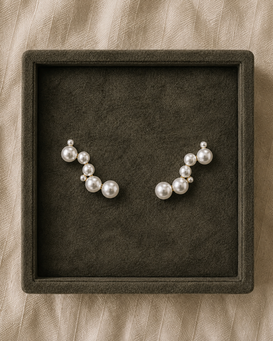 Elegant Meghana pearl earring in gold-plated silver