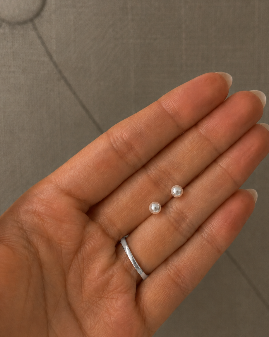 Kleine Mira oorknopjes van 925 sterling zilver met parel voor elke gelegenheid