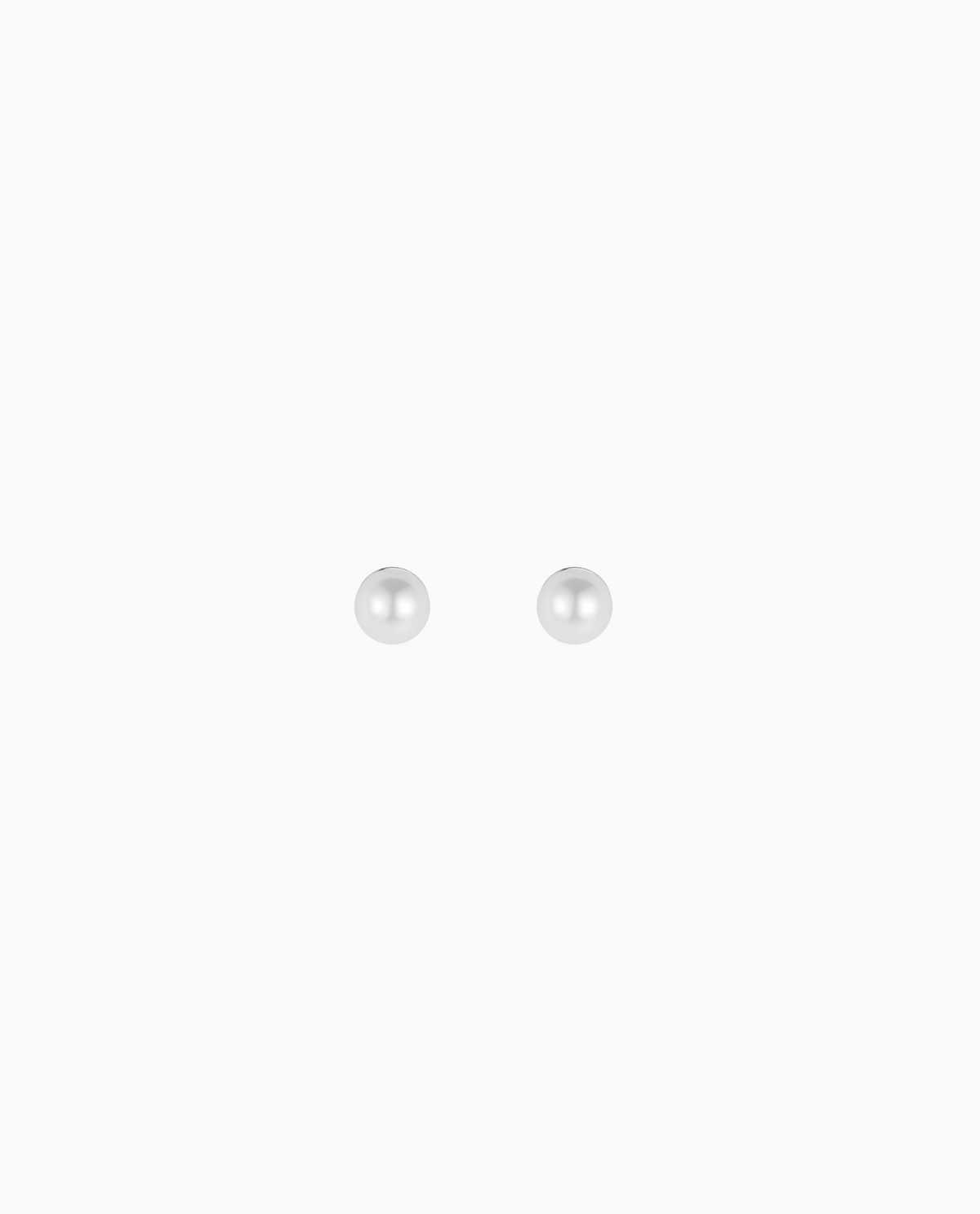Mira Petite Studs in 925 sterling zilver met één kleine parel