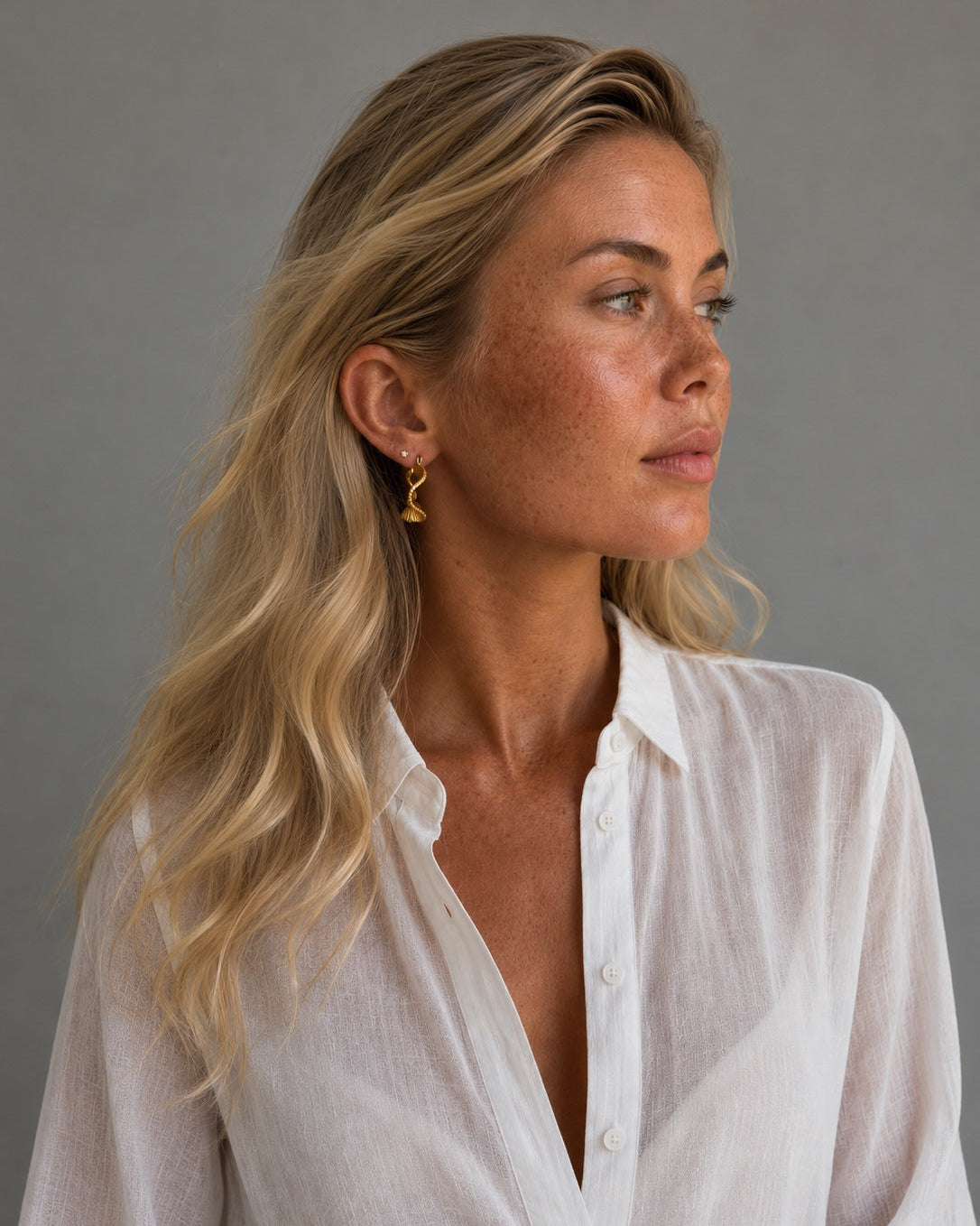 Mirage gold-plated earrings with organic shape