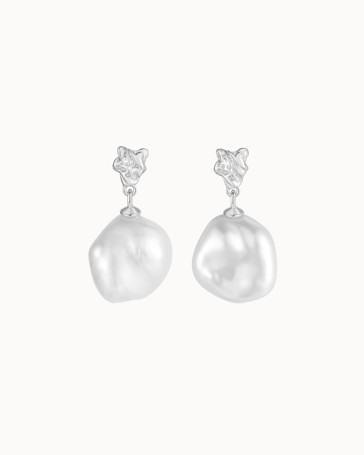 Nimue Earrings aus 925er Sterlingsilber mit barocker Süßwasserperle
