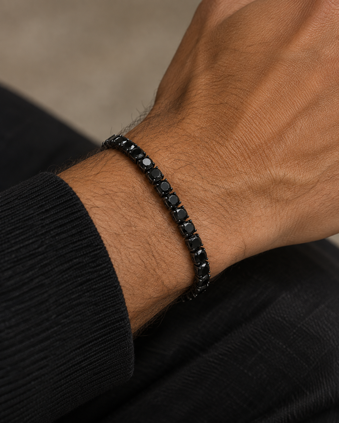 Sort Noir armbånd til mænd i tennis-inspireret design med sorte zirkoner