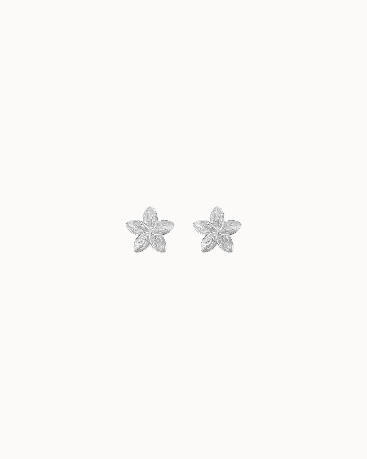 Nusa Petite Studs – bloemvormige oorknopjes in 925 sterling zilver