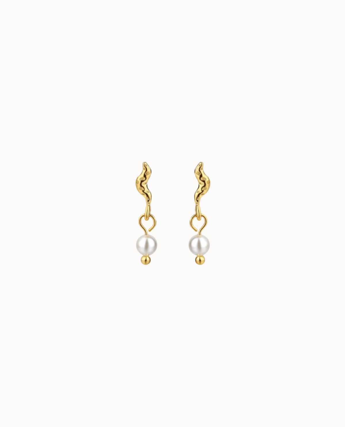 Kai Petite Studs aus 18K vergoldetem Sterlingsilber mit feinen Perlmuttperlen