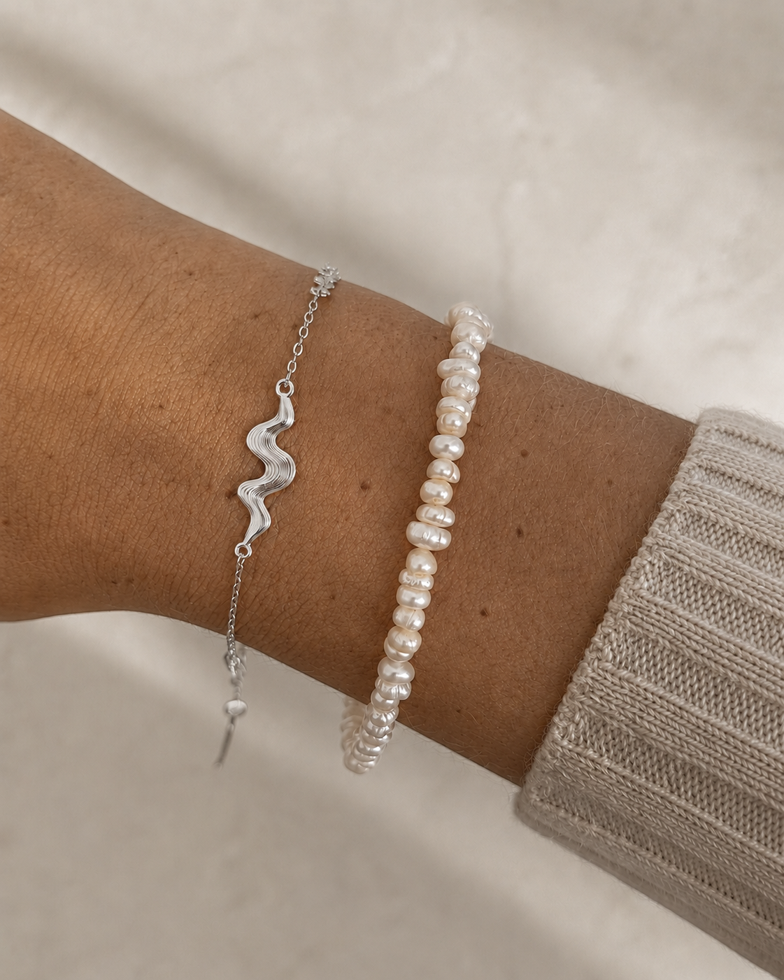 Reve bracelet with three small wavy pendants in sterling silver